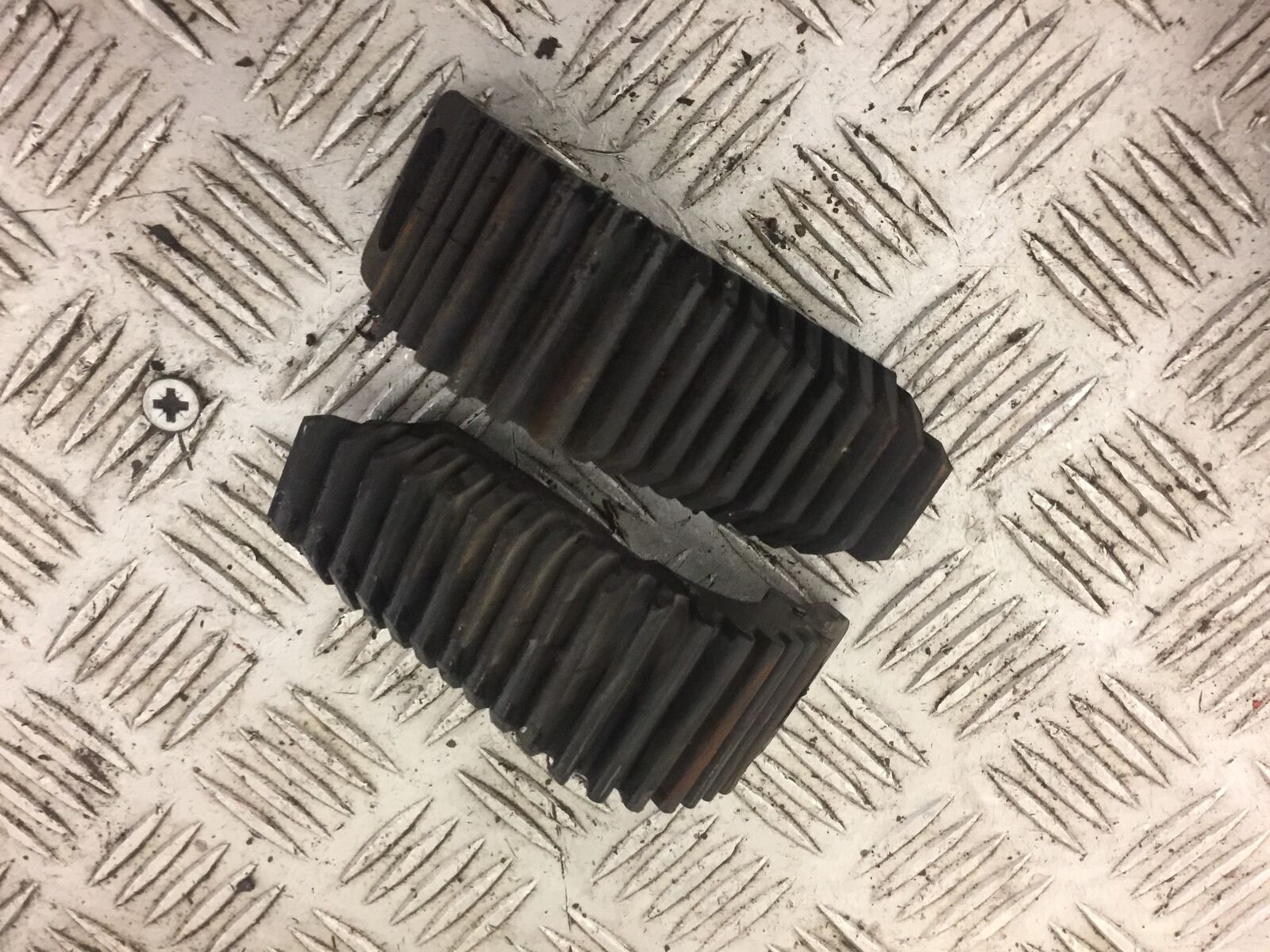 HONDA VT1100 C SHADOW TANK RUBBERS  YEAR 1987-1996  (STOCK 540)