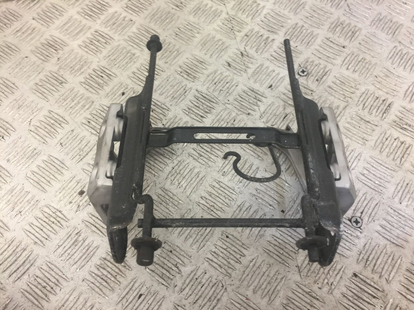 HONDA CB900 CB 900 HORNET HEADLIGTH BRACKET YEAR 2002-06 (STOCK 633)