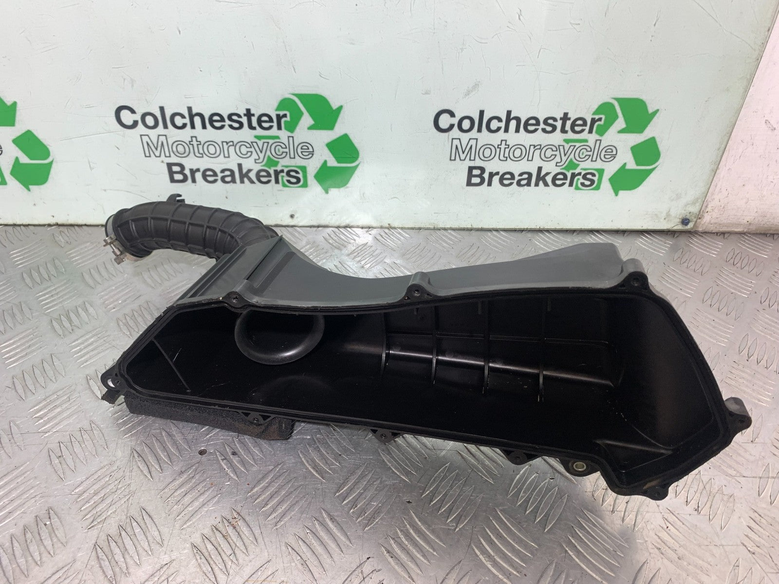 YAMAHA XMAX 300 AIRBOX   YEAR 2017-2020 (CMB1218)