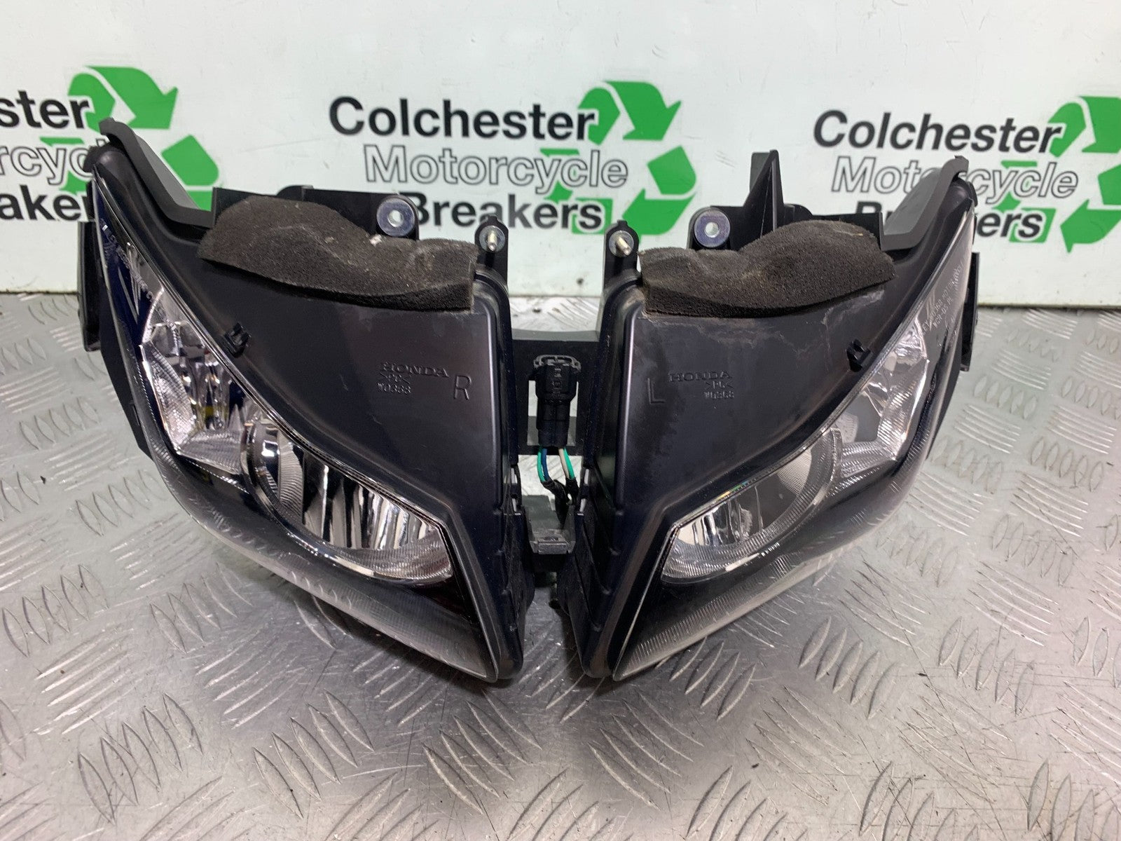 HONDA CBR1000 rr FIREBLADE HEADLIGHT (GENUINE PART)   2012-2016 (CMB1280)