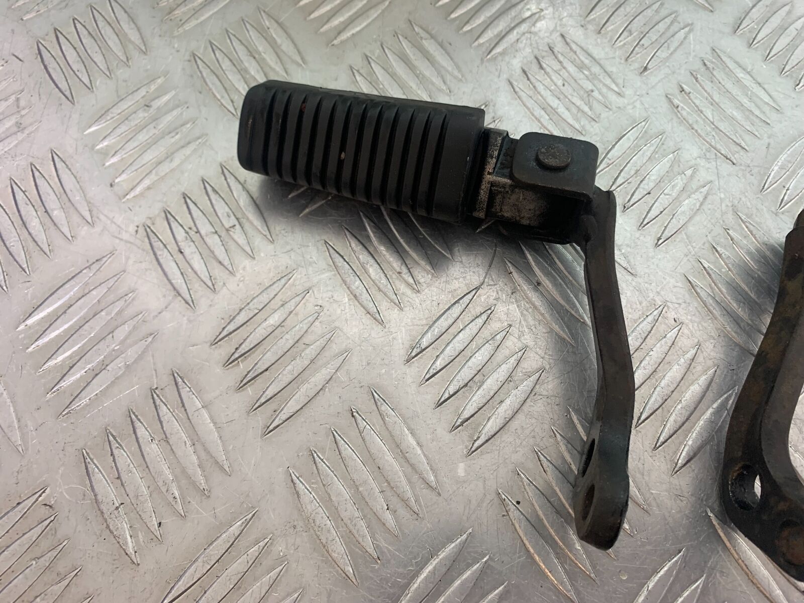 HERALD CLASSIC 125 FRONT FOOTPEGS  YEAR 2014 (CMB1058)
