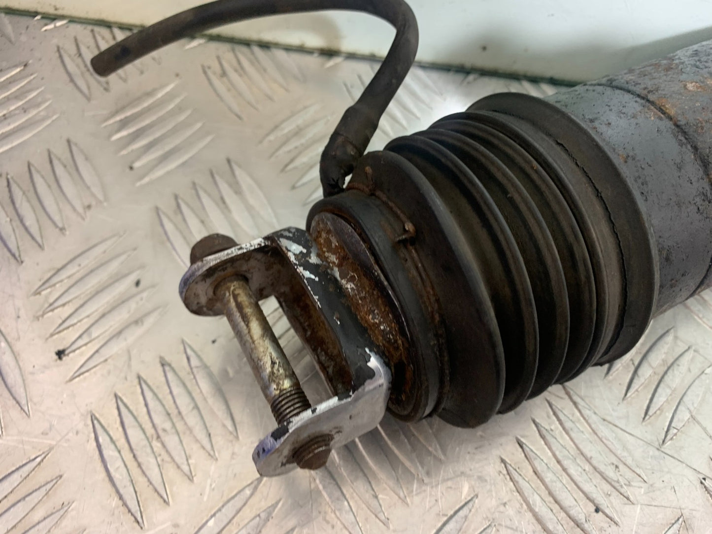 HONDA GL500 GL 500 SILVERWING REAR SHOCK  YEAR 1981-82  (CMB1168)