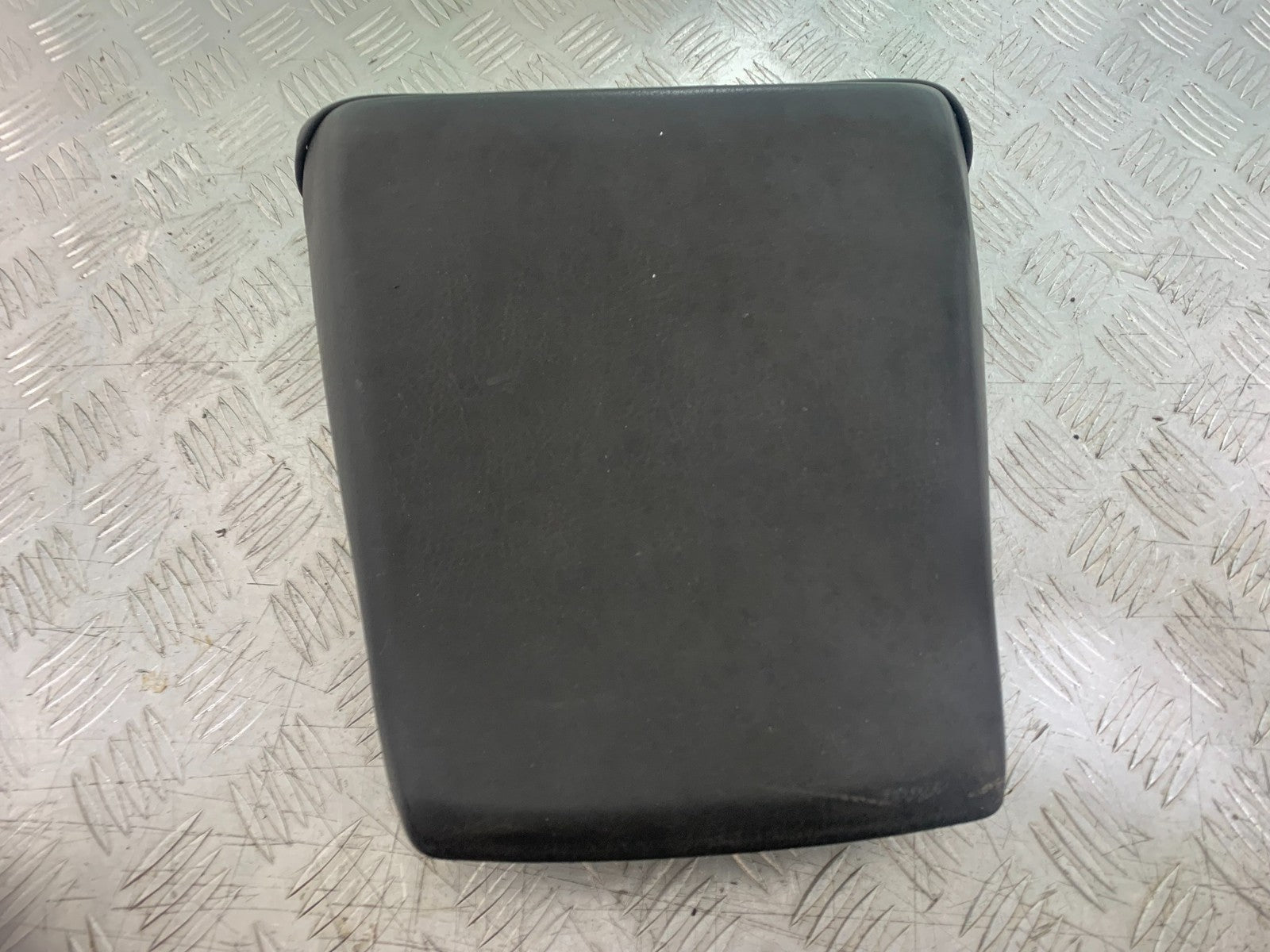 YAMAHA YZF1000 THUNDERACE REAR SEAT  YEAR 1997-2000 (CMB1204)