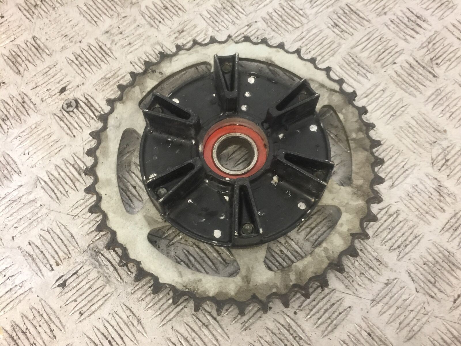 YAMAHA FZ6 SPROCKET CARRIER  YEAR 2004 (STOCK 693)