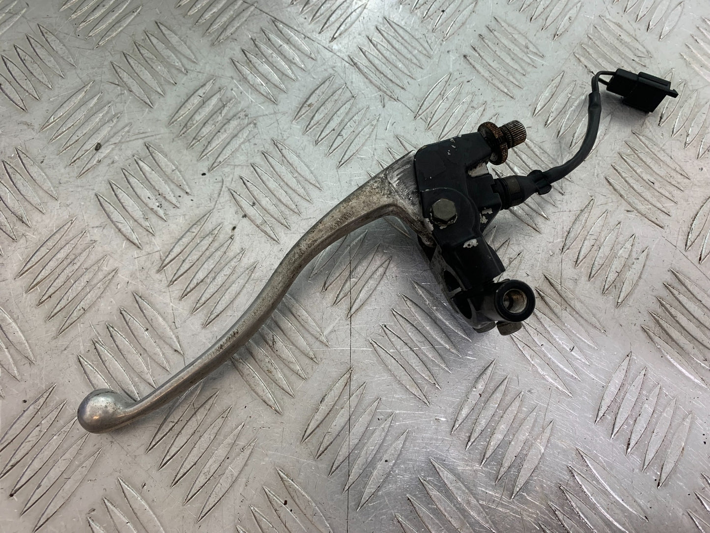 TRIUMPH T509 SPEED TRIPLE CLUTCH LEVER AND BRACKET YEAR 1997-1998 (CMB1144)
