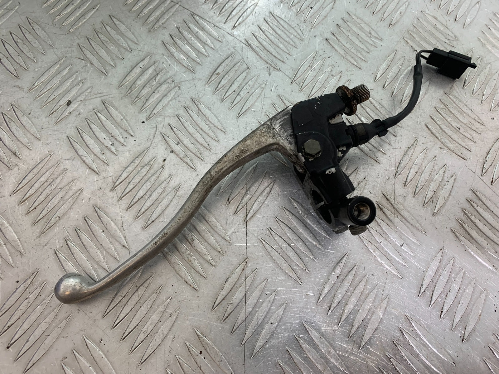 TRIUMPH T509 SPEED TRIPLE CLUTCH LEVER AND BRACKET YEAR 1997-1998 (CMB1144)