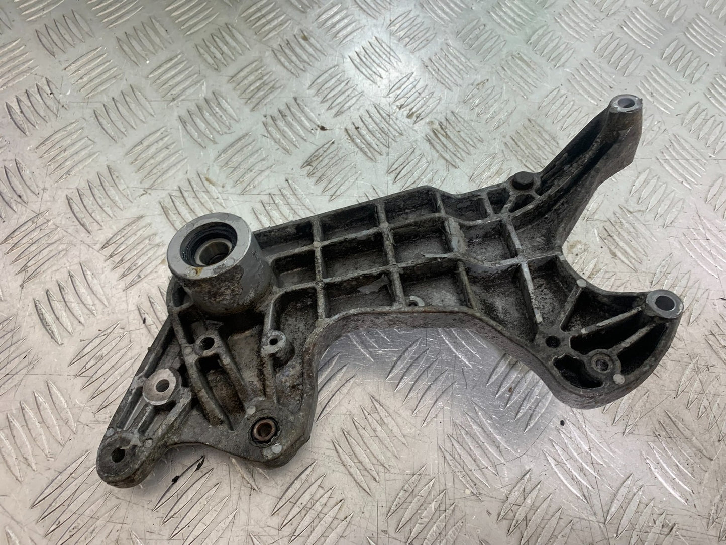 NECO ALEXONE 125 EXHAUST BRACKET YEAR 2016-2022  (CMB1273)