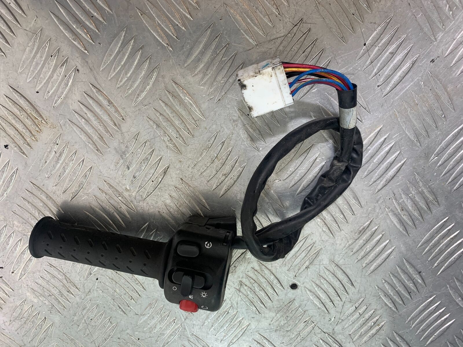 TRIUMPH 955i SPRINT ST RIGHT SWITCH GEAR  YEAR 1999-2004 (CMB1124)