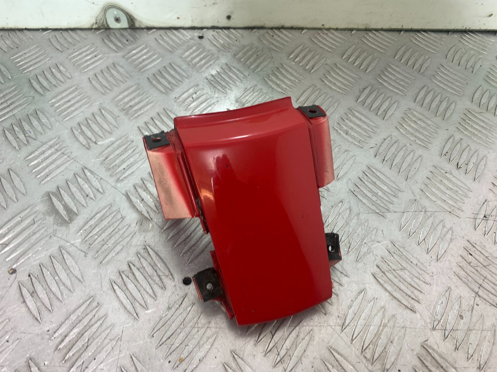 TRIUMPH 955i SPRINT ST TAIL PIECE JOINER  1999-2004 (CMB1176)