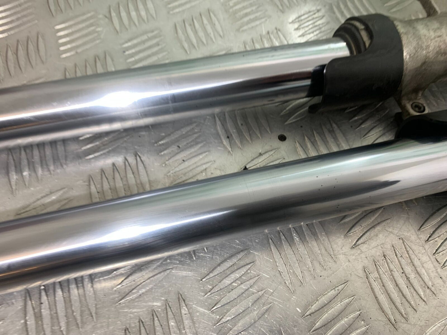 HONDA CBR1100 BLACKBIRD FORKS    YEAR 1999-2005 (CMB1103)
