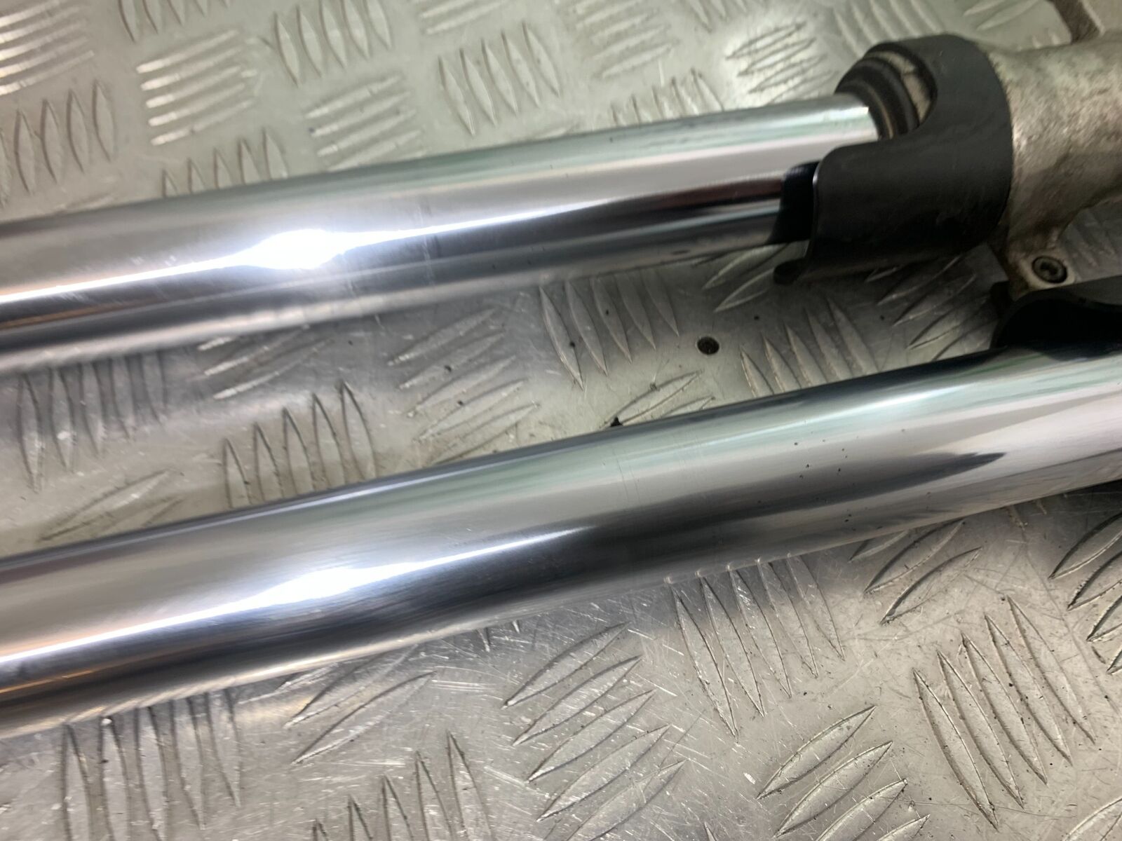 HONDA CBR1100 BLACKBIRD FORKS    YEAR 1999-2005 (CMB1103)