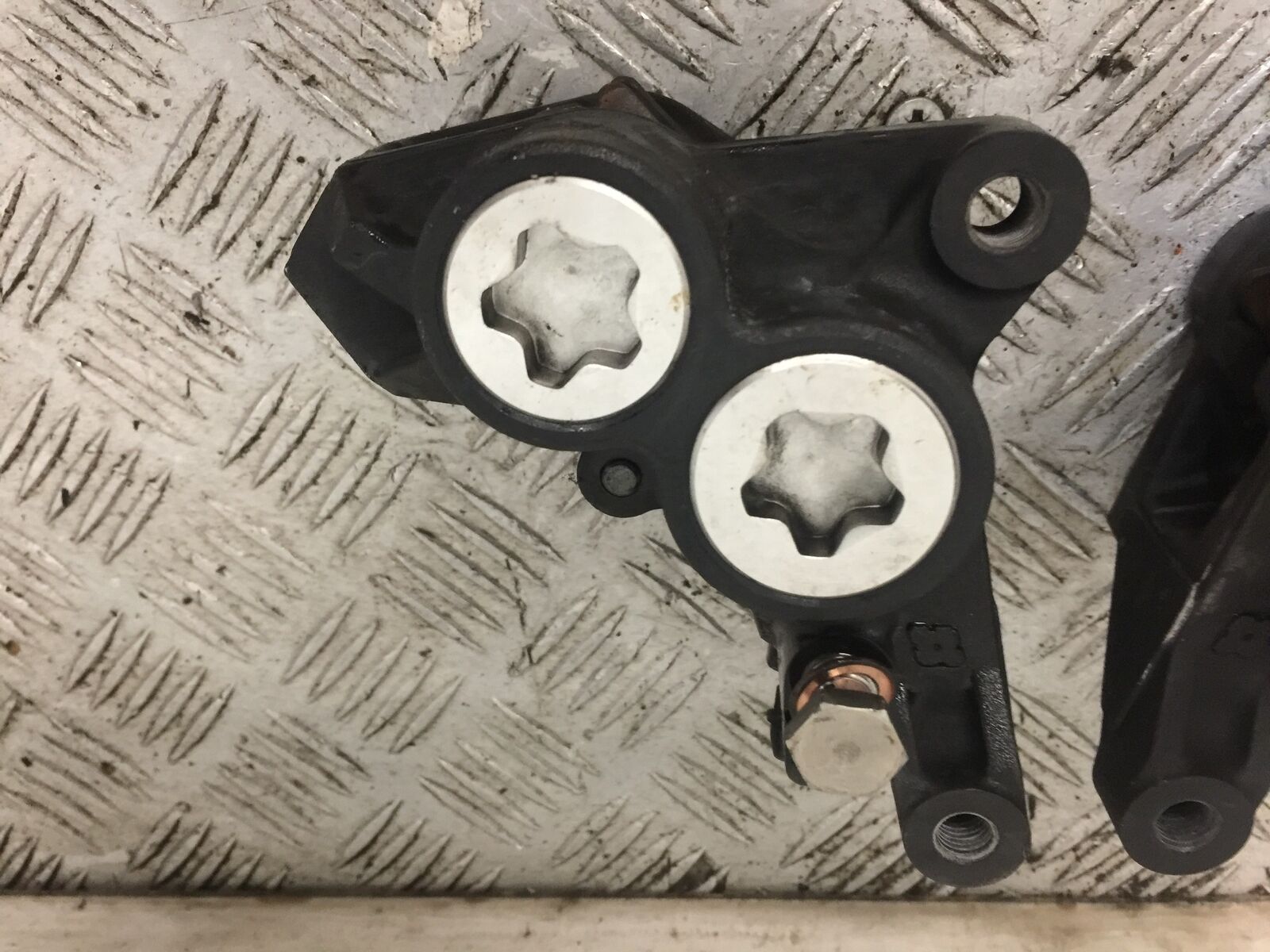 YAMAHA FZ1-N  FRONT BRAKE CALIPERS  YEAR 2006-2012  (STOCK 787)