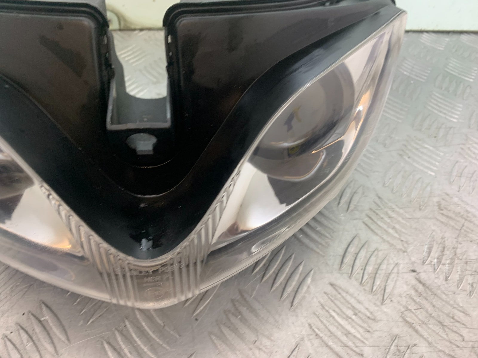 SUZUKI GSF600 GSF 600 BANDIT HEADLIGHT   2000-2004 (CMB1269)