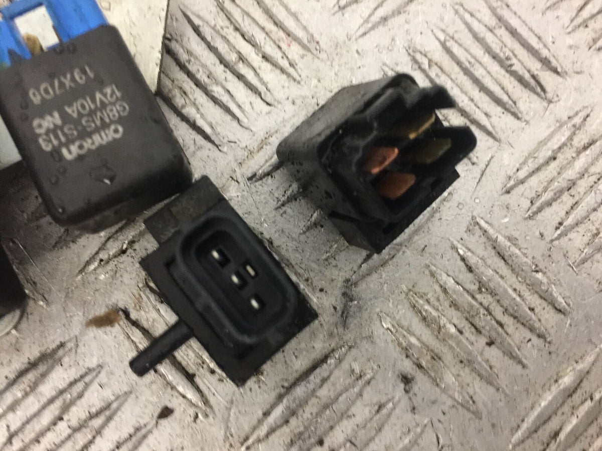 SUZUKI GSXR600 GSXR 600 K8 RELAYS   2008-09  (STOCK 686)
