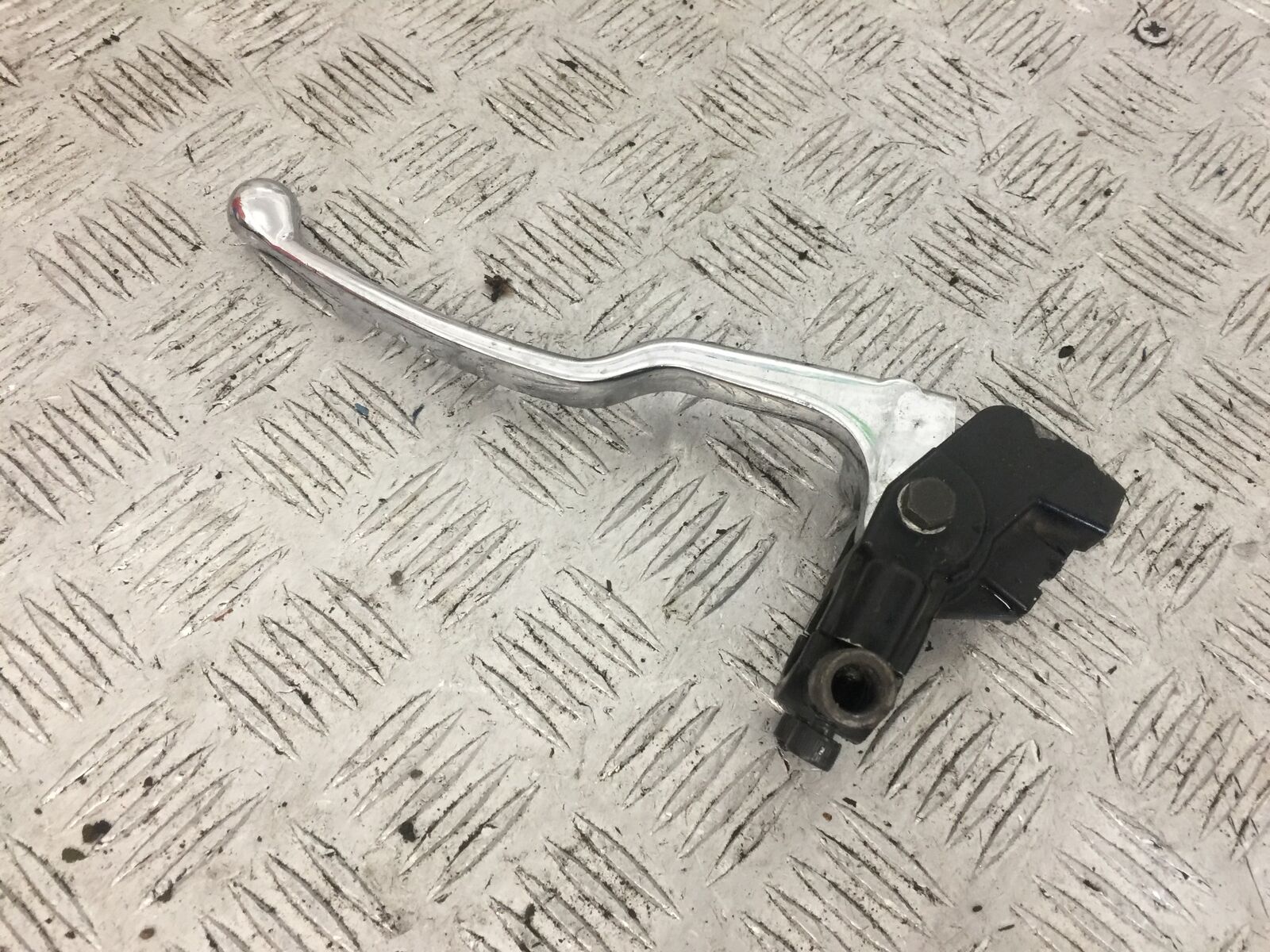 TRIUMPH 600 SPEED FOUR CLUTCH LEVER AND BRACKET  YEAR 2002  (STOCK 756)