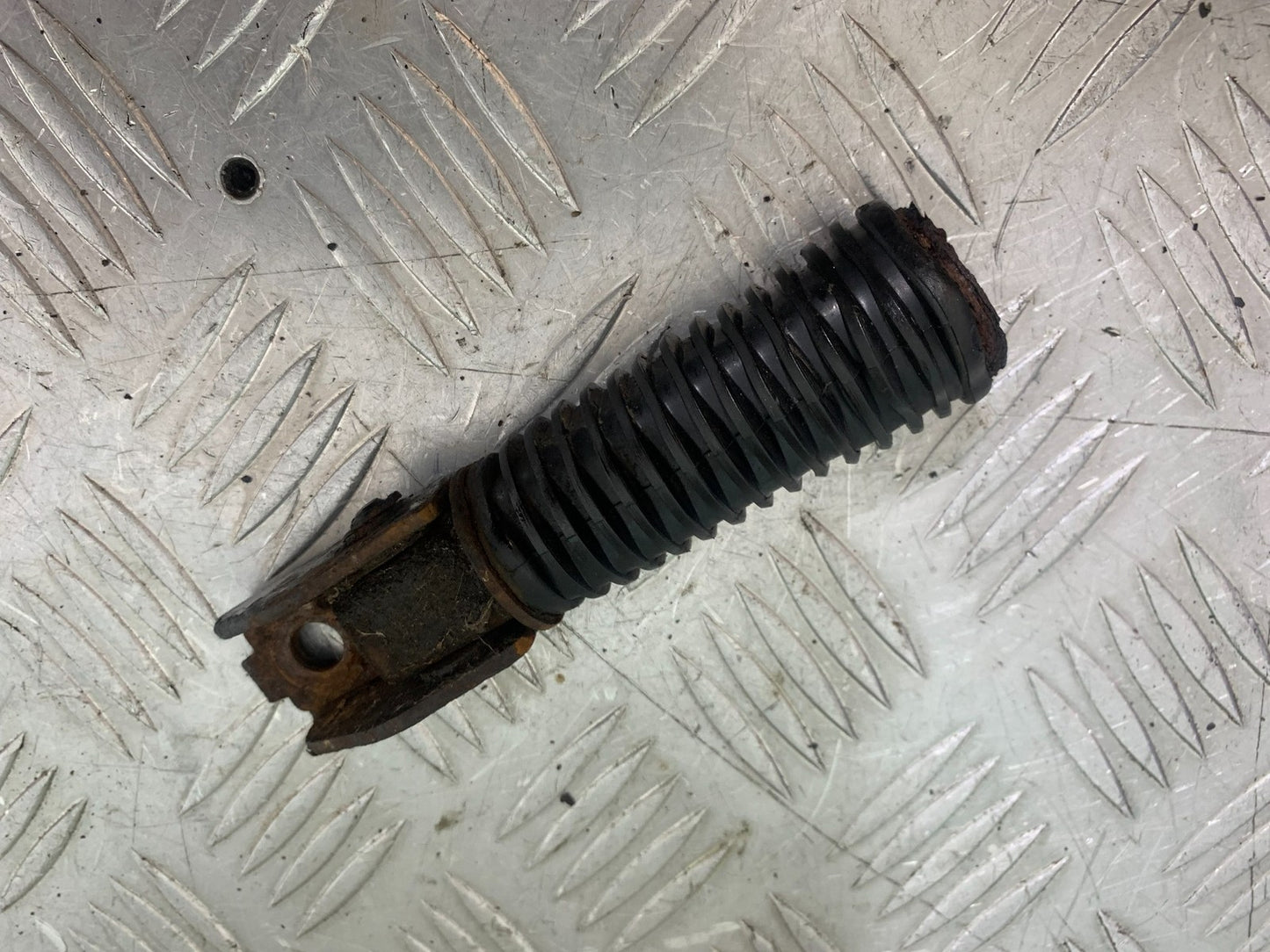 HONDA GL500 GL 500 SILVERWING 1 X REAR PEG YEAR 1981-82 (CMB1168)
