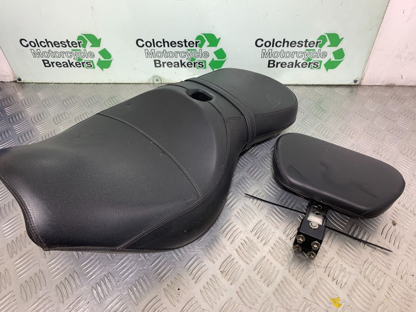 TRIUMPH THUNDERBIRD 1600 SEAT  YEAR 2011 (CMB1107)