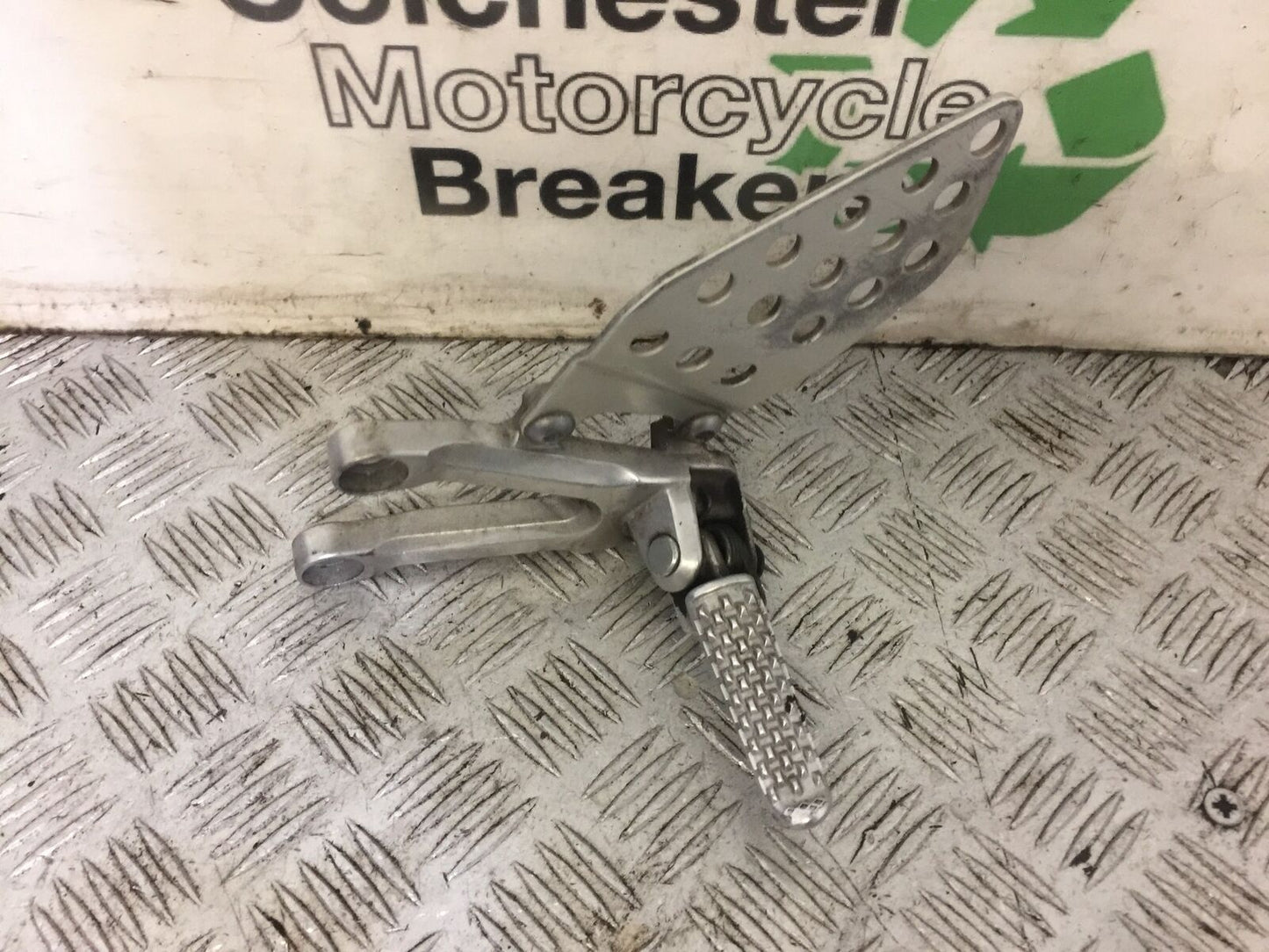 HONDA CBR1000 rr FIREBLADE FRONT LEFT HANGER AND PEG   YEAR 2004-07 (STOCK 690)