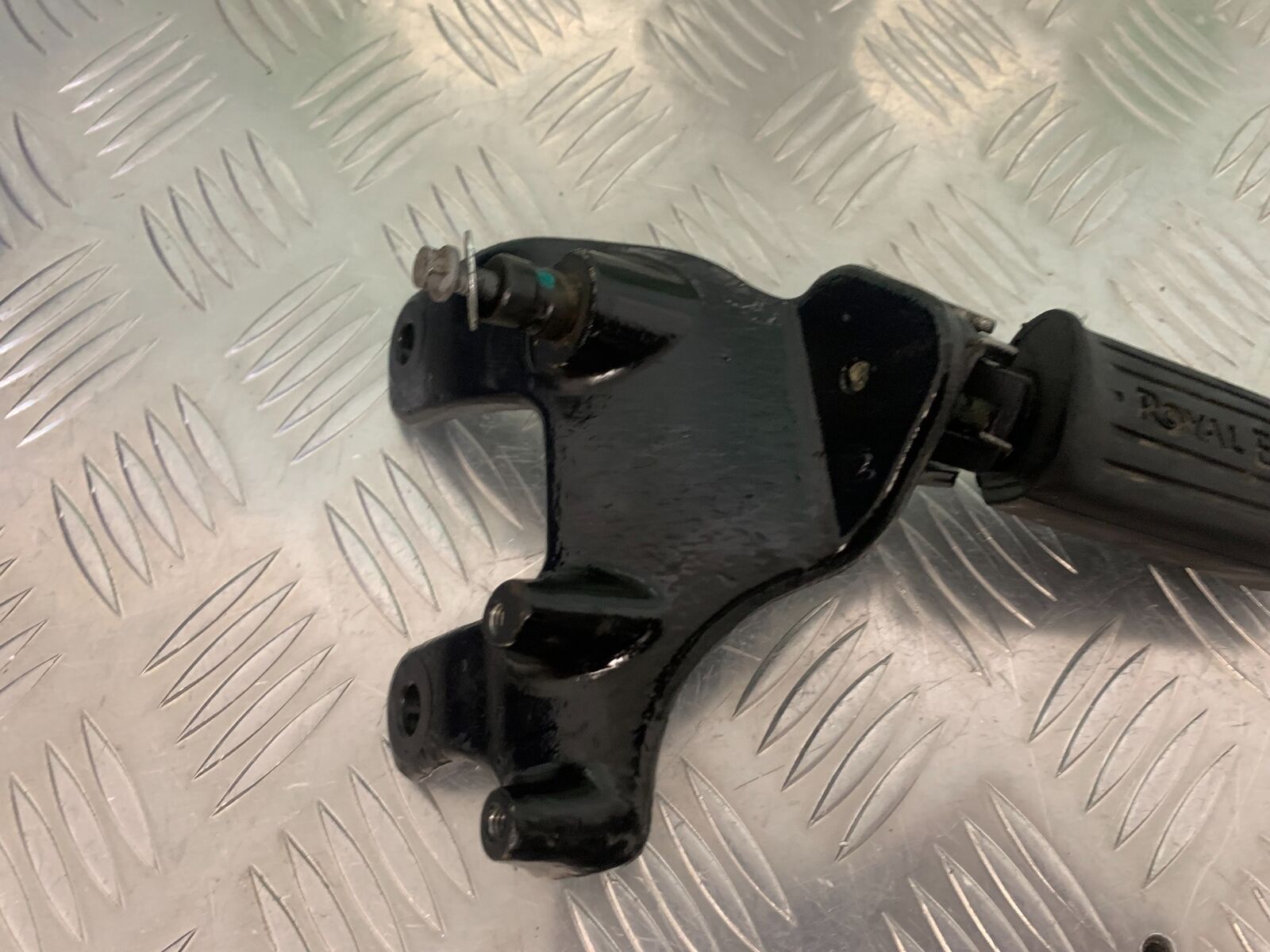ROYAL ENFIELD 350 CLASSIC FRONT RIGHT FOOTPEG YEAR 2022 (STOCK 967)