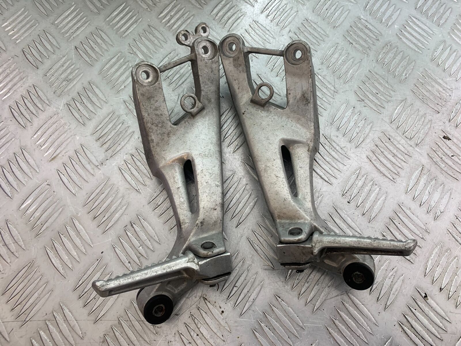 HONDA CBR1100 BLACKBIRD REAR HANGERS  YEAR 1999-2005 (CMB1103)