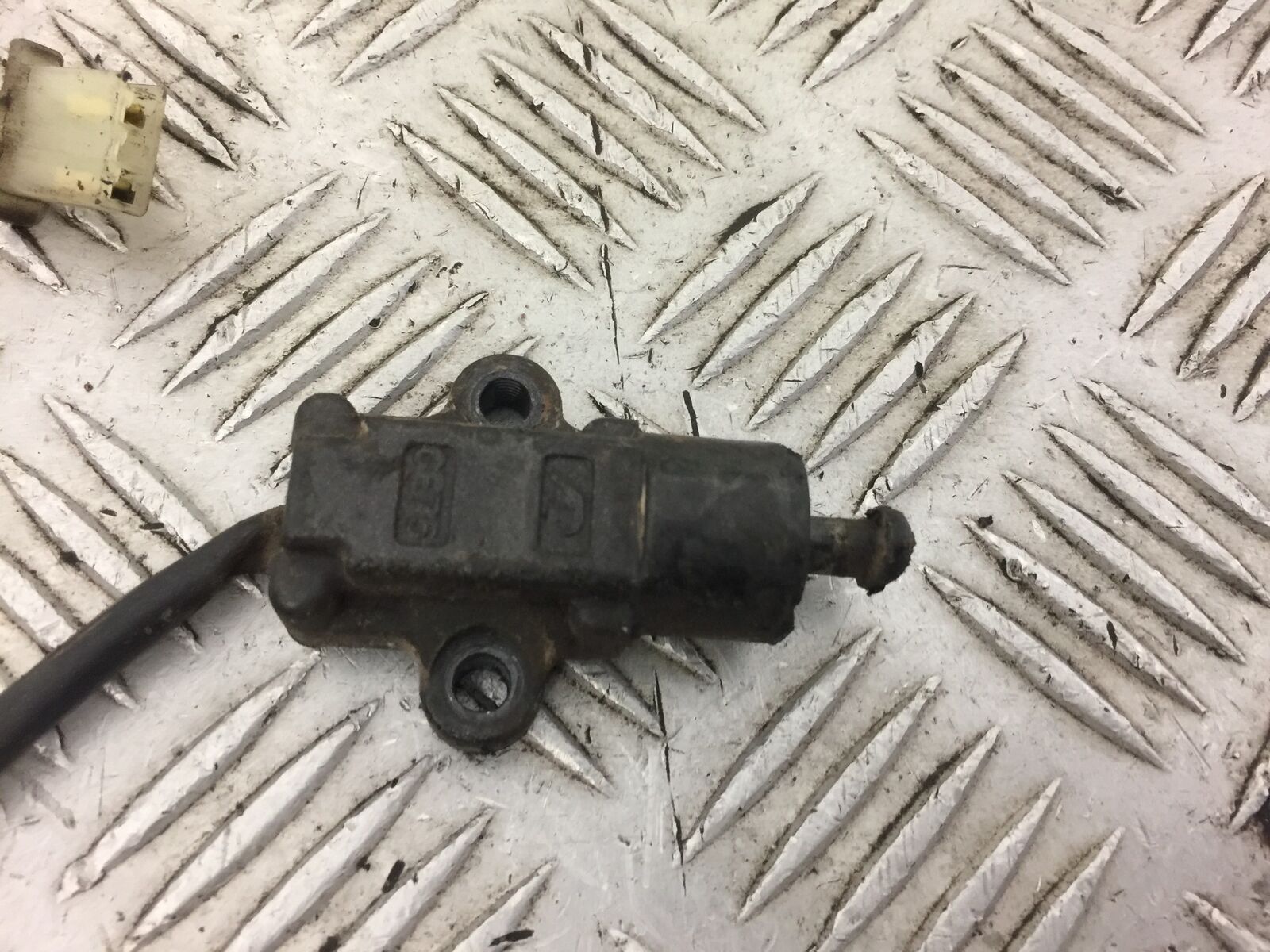 YAMAHA XT125 R XT125 X SIDE STAND SWITCH  YEAR 2005-2011  (STOCK 499)