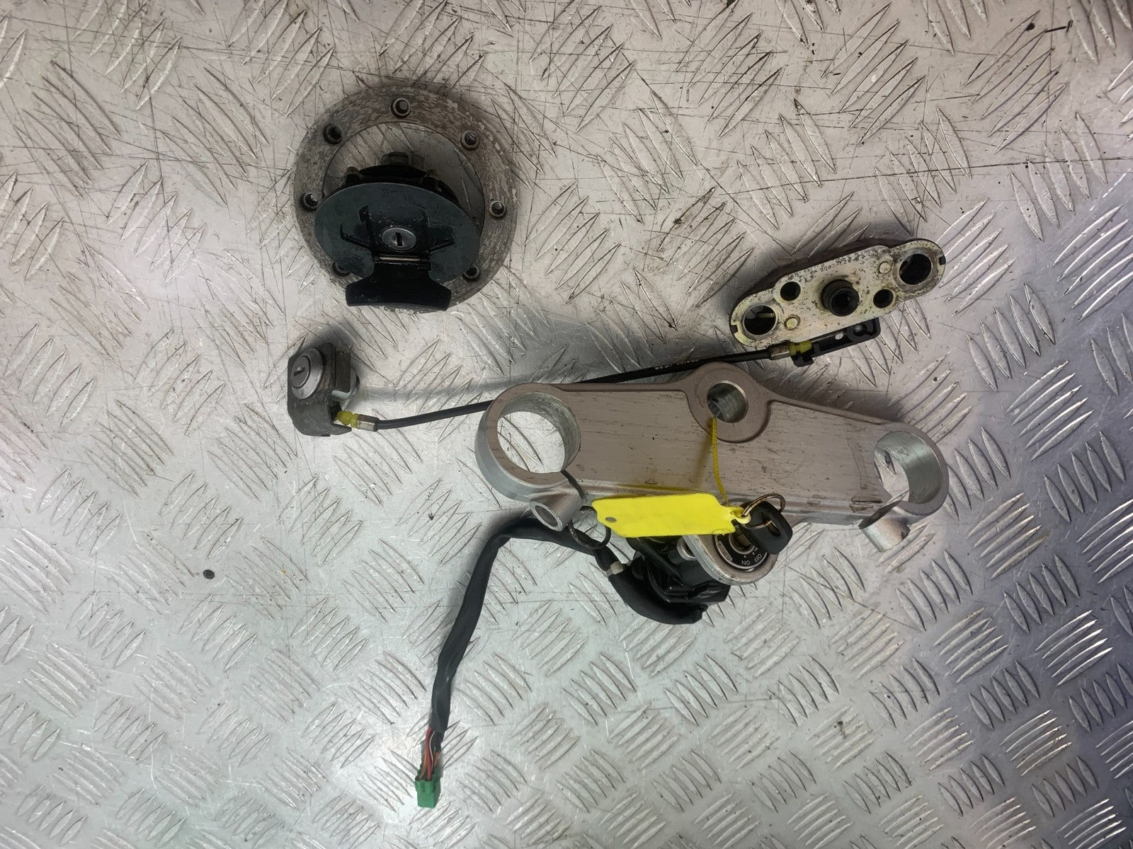 SUZUKI SV650 SV 650 mk1 LOCKS AND KEY  1999-2002 (CMB1238)