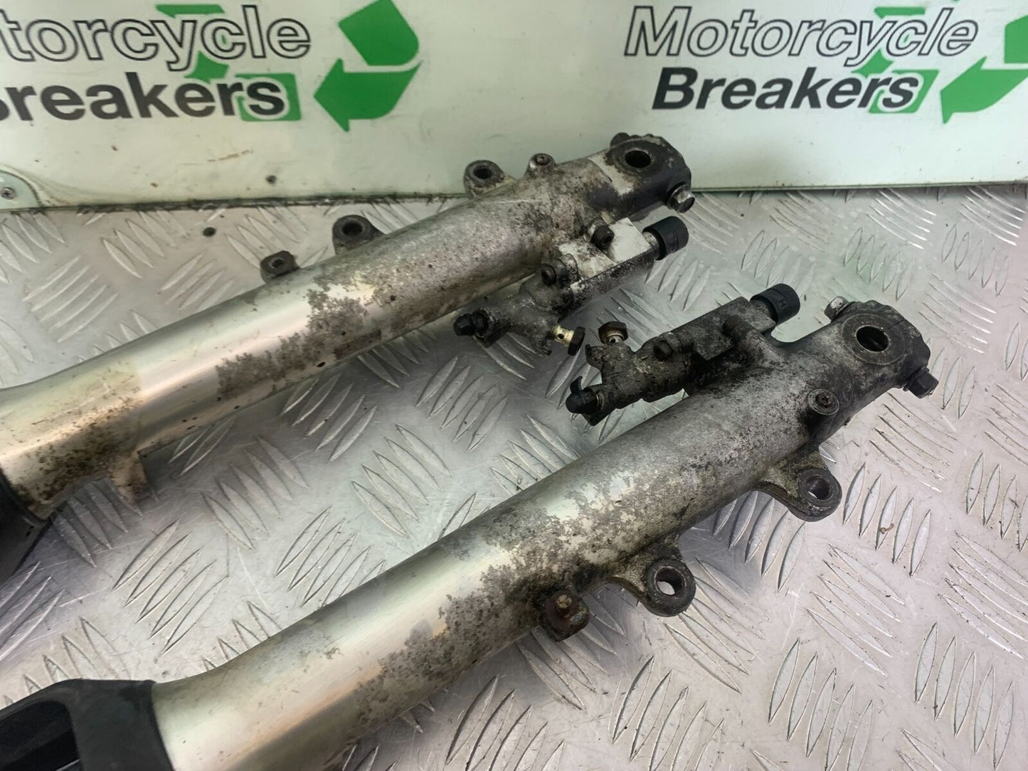 YAMAHA FJ1100 FJ 1100 FORKS   YEAR 1984-1985 (CMB1101)