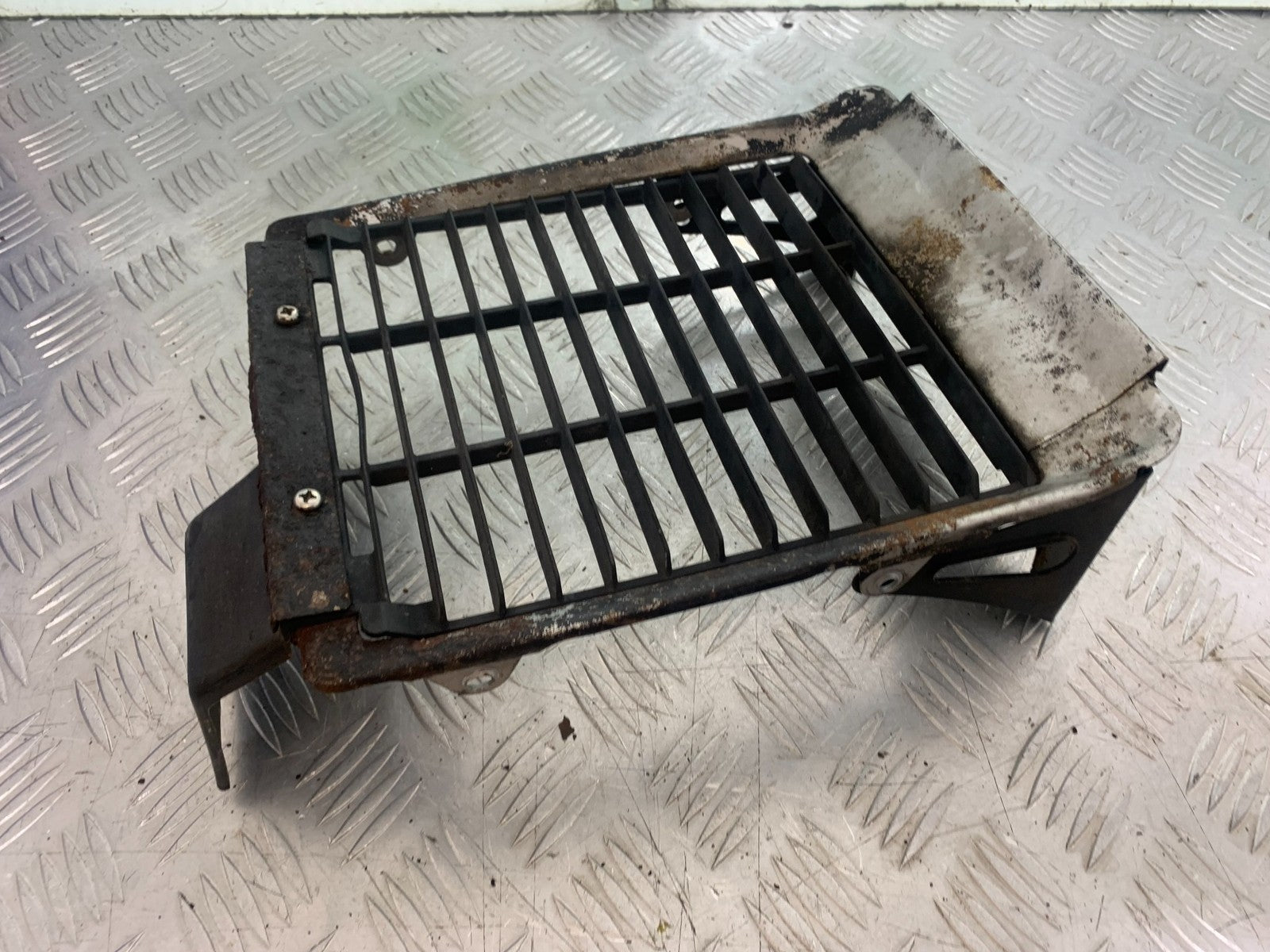HONDA GL500 GL 500 SILVERWING RADIATOR GRILL  YEAR 1981-82 (CMB1168)