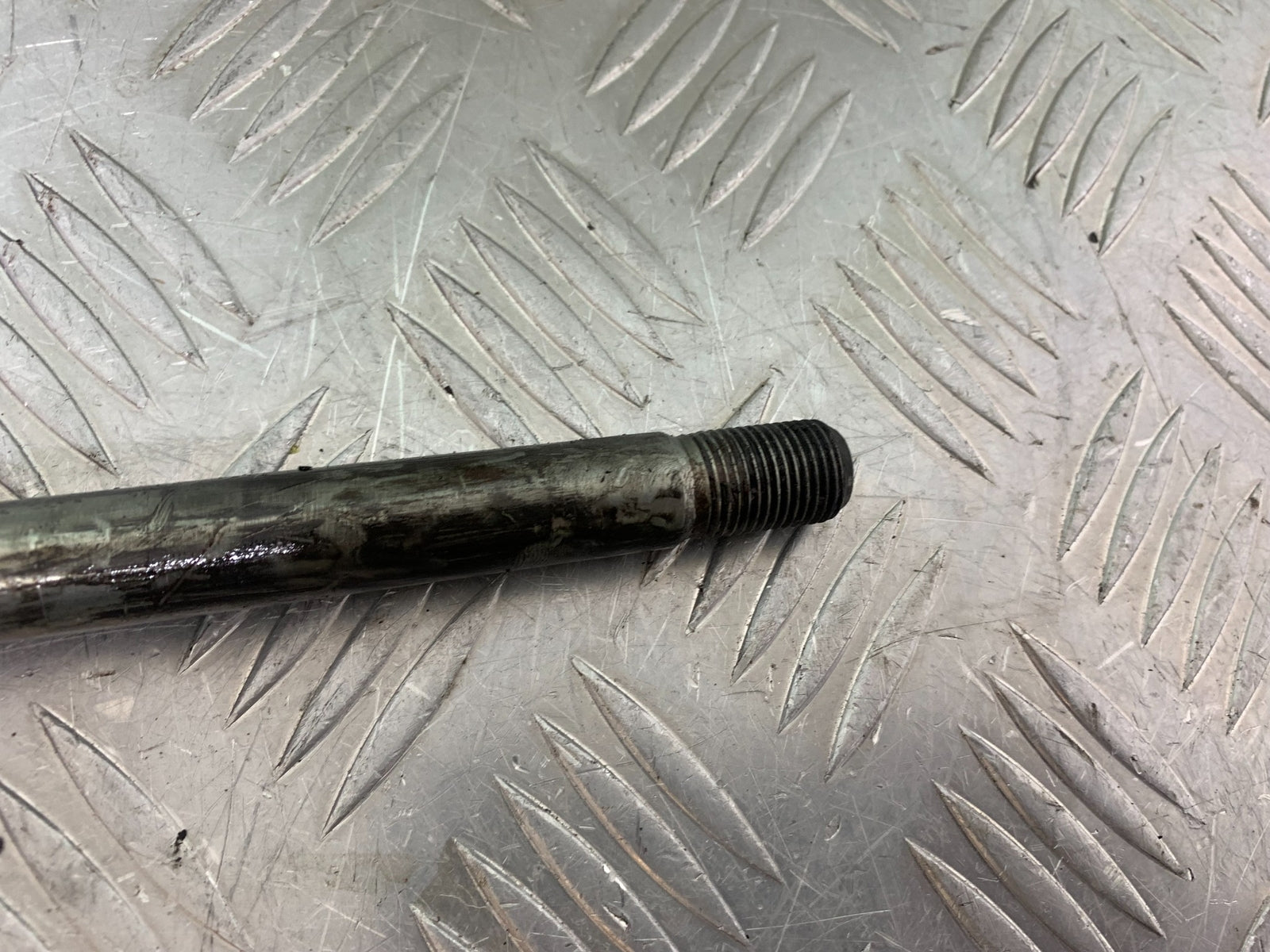 ROYAL ENFIELD BULLET 500 EFI REAR WHEEL SPINDLE  YEAR 2008 - 2016 (CMB1153)
