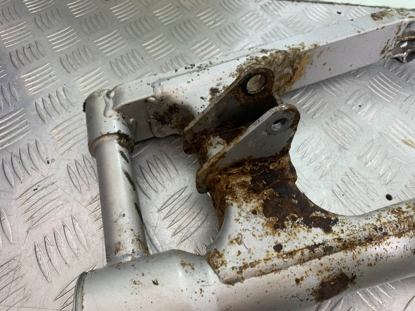 HONDA NT650 V DEAUVILLE SWINGARM   YEAR 1999 (CMB1268)