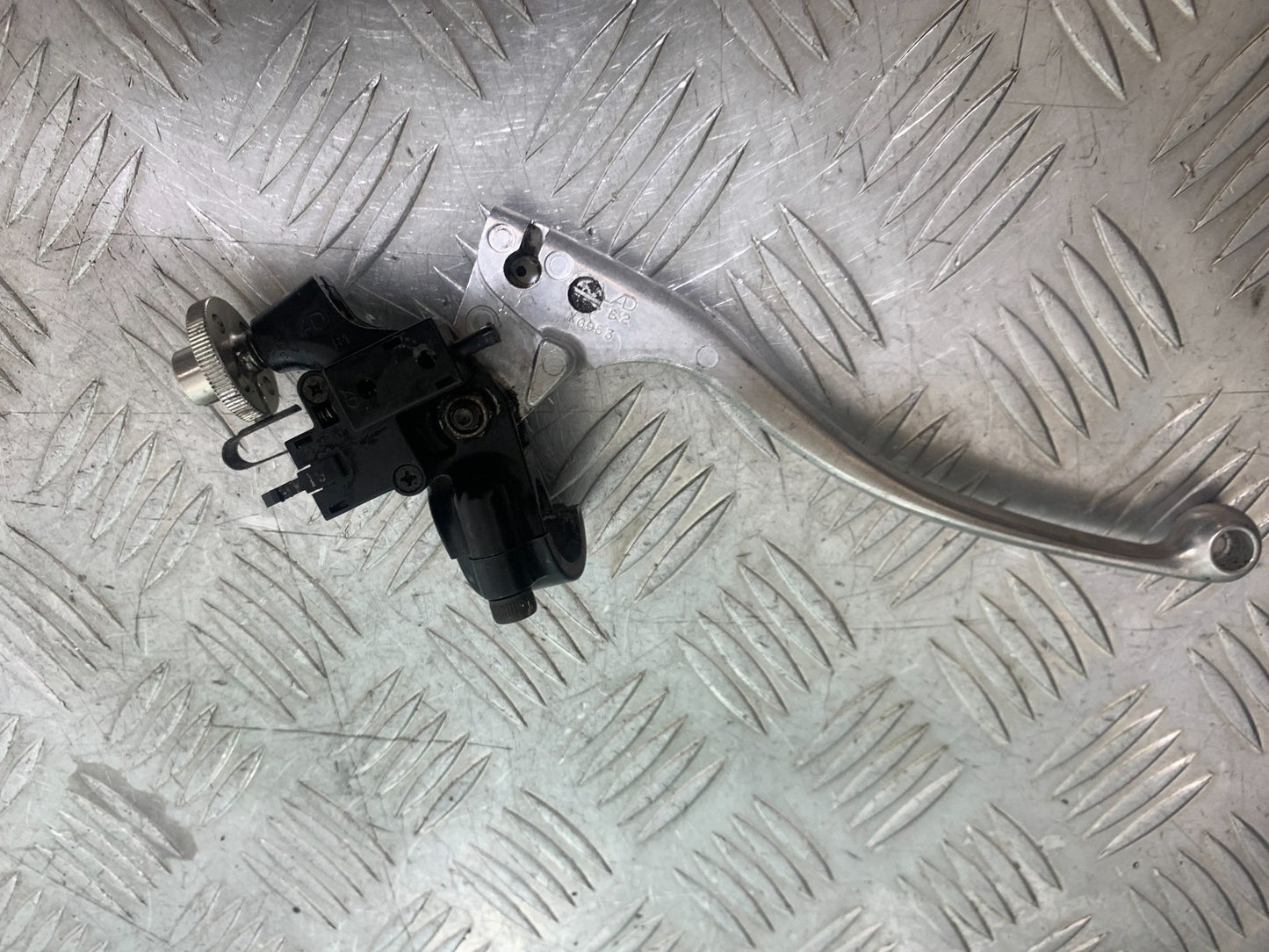 KAWASAKI ZX9R ZX9 E1 CLUTCH LEVER AND BRACKET   YEAR 2000-01 (CMB1171)
