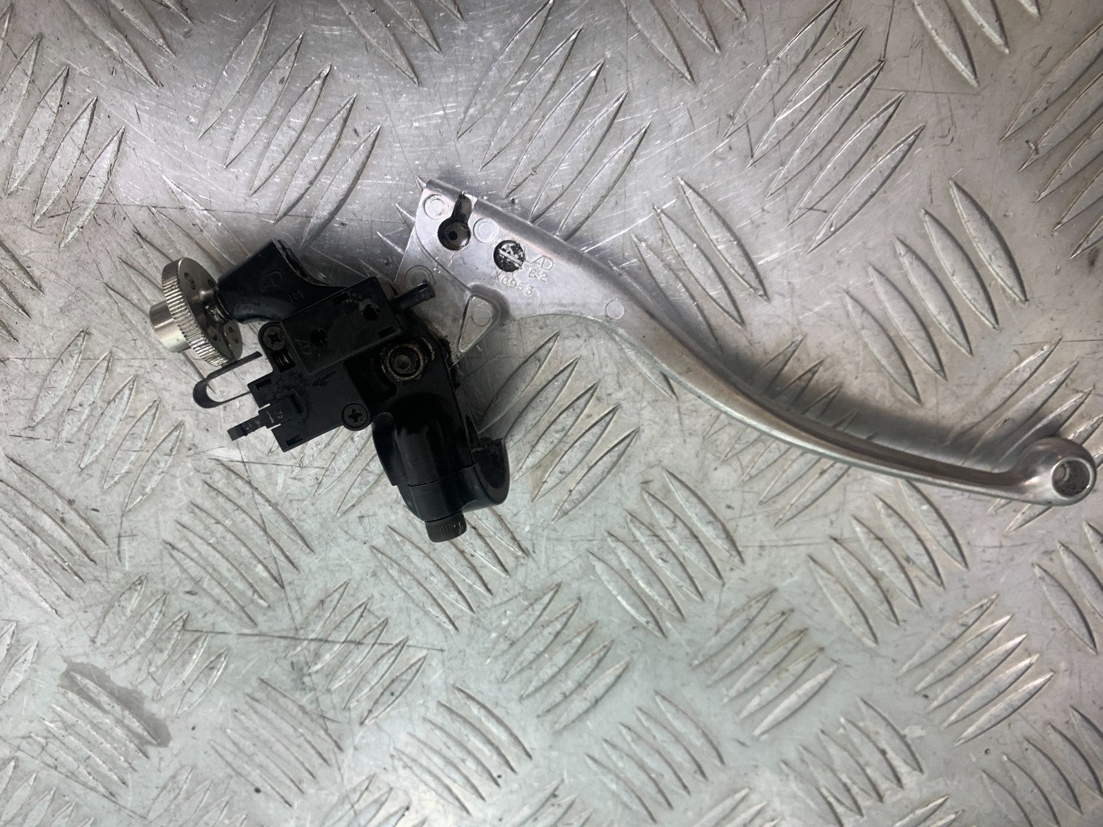 KAWASAKI ZX9R ZX9 E1 CLUTCH LEVER AND BRACKET   YEAR 2000-01 (CMB1171)