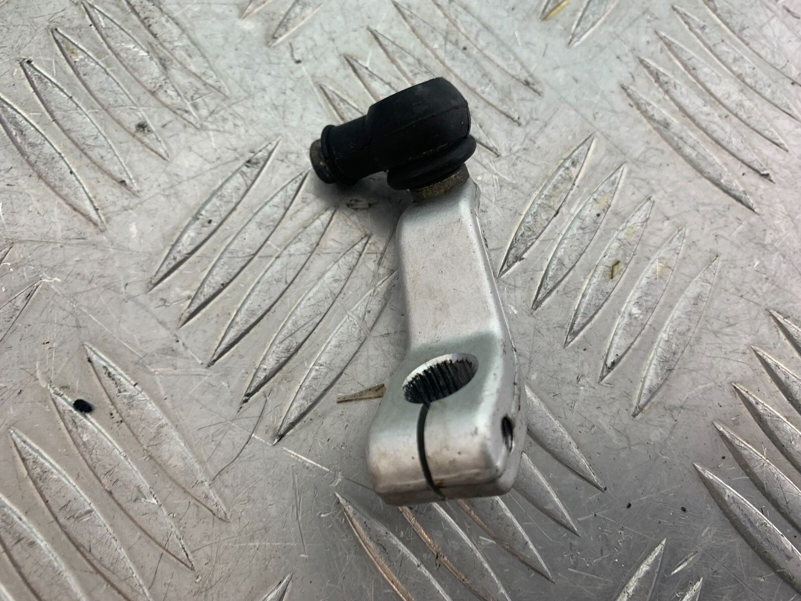 TRIUMPH 955i SPRINT ST GEAR LEVER ARM   YEAR 1999-2004 (CMB1124)