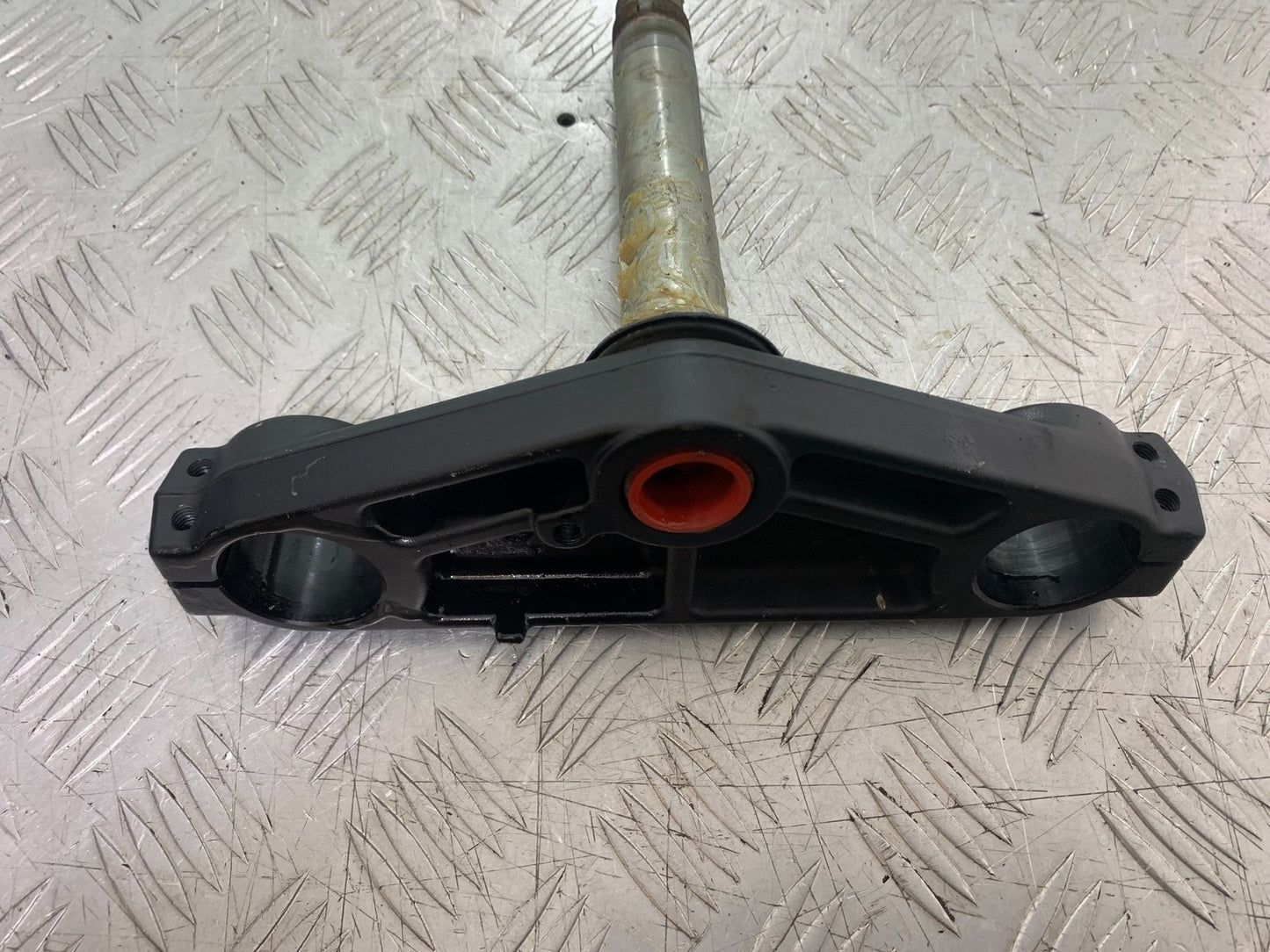 TRIUMPH 1050 SPRINT GT BOTTOM YOKE YEAR 2010-2016 (CMB1250)