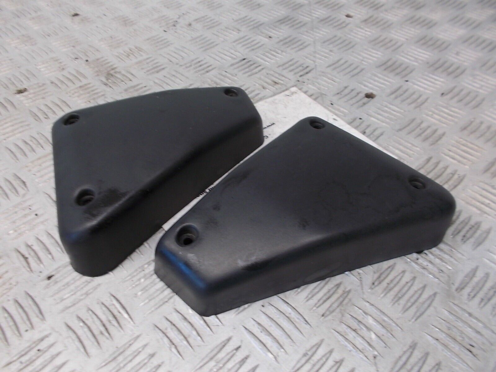 YAMAHA FZS600 FAZER 600 LEFT AND RIGHT INFILL PANELS YEAR 1998 2002