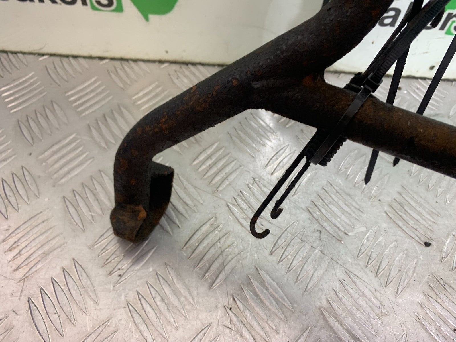 SUZUKI GSF1200 GSF 1200 BANDIT CENTER STAND   YEAR 2001-2004 (CMB1188)