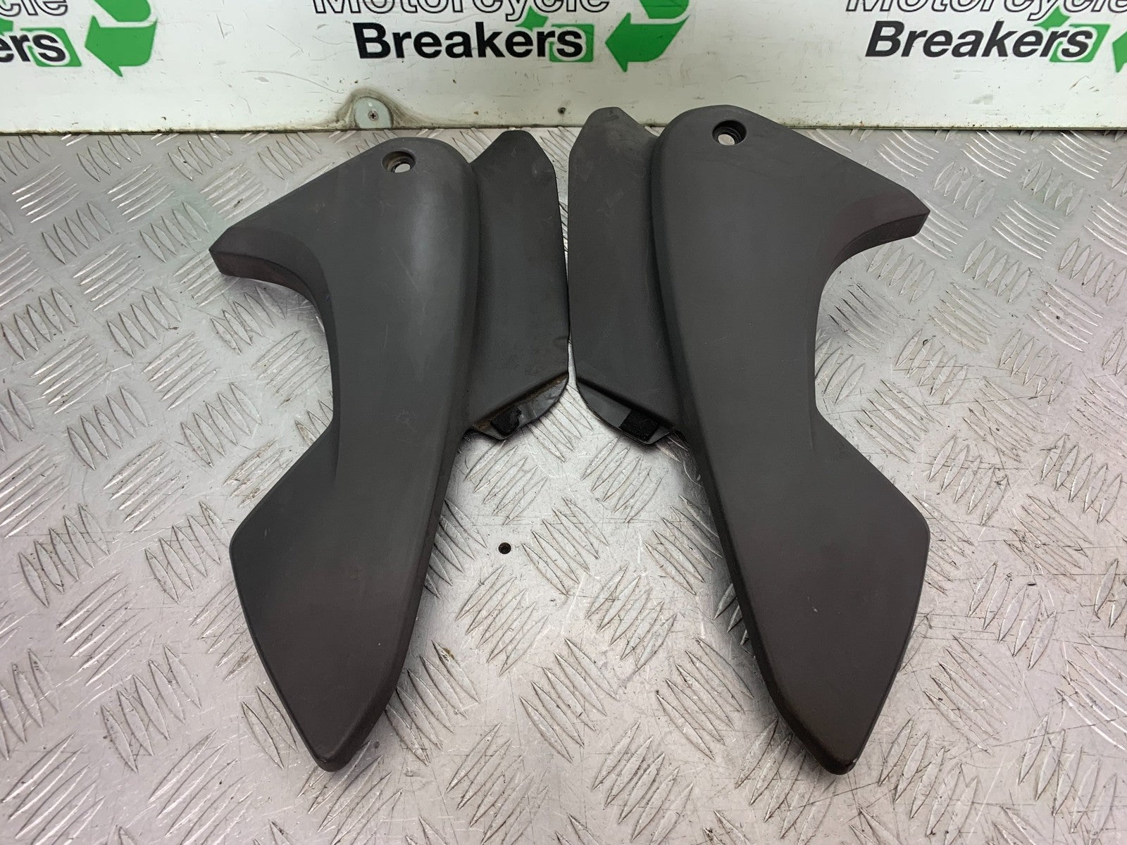 HONDA CBF600 CBF 600 LEFT & RIGHT INFILLS PANELS  YEAR 2004-07  (CMB1305)