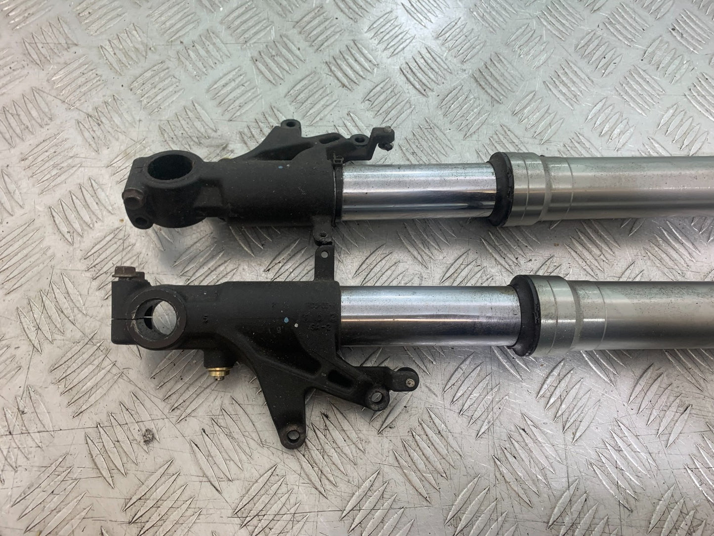 HONDA CBR 929 RRY FIREBLADE FORKS YEAR 2000-01 (CMB1094)