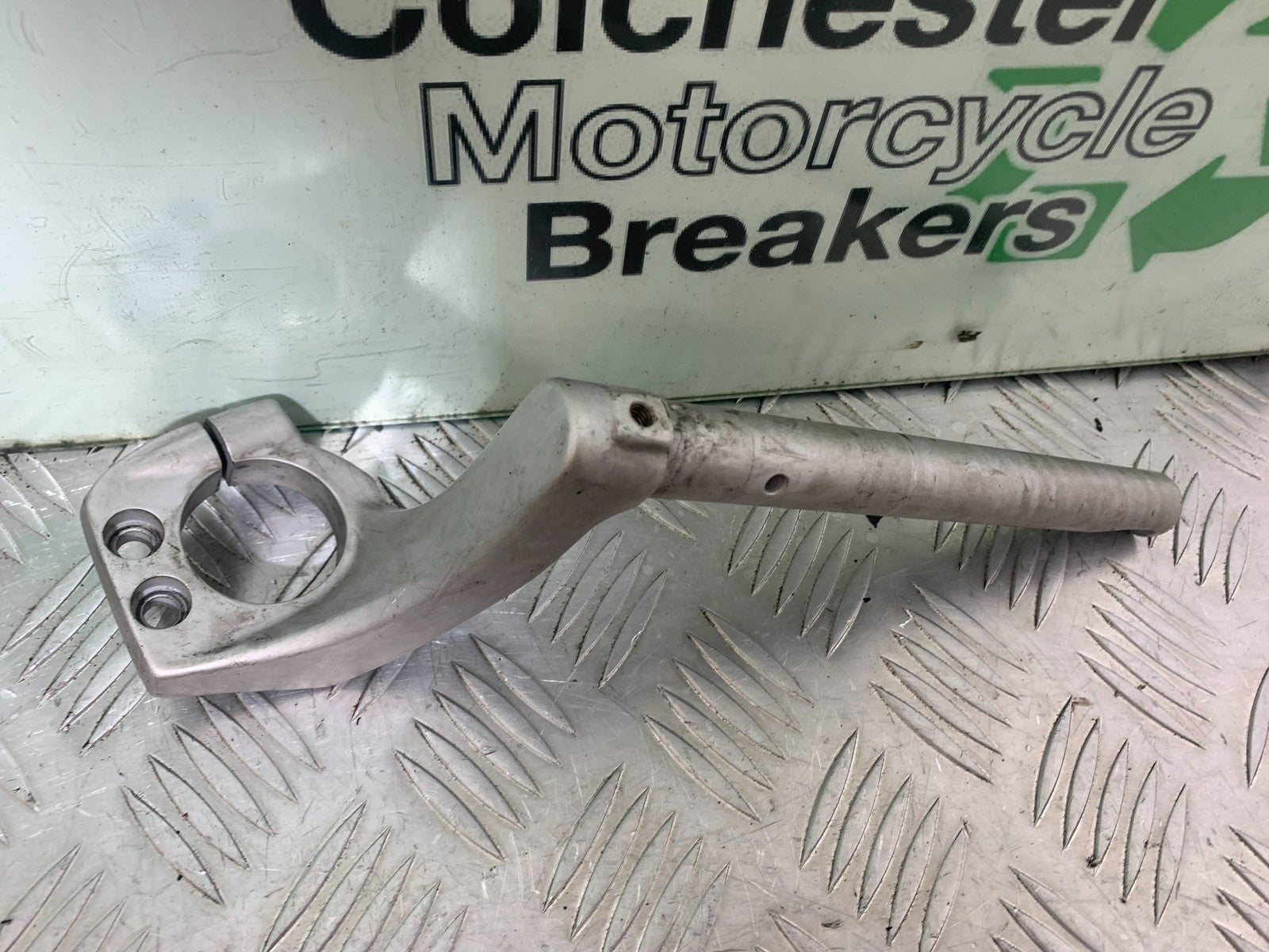 TRIUMPH 955i SPRINT ST RIGHT HANDLEBAR  1999-2004 (CMB1176)