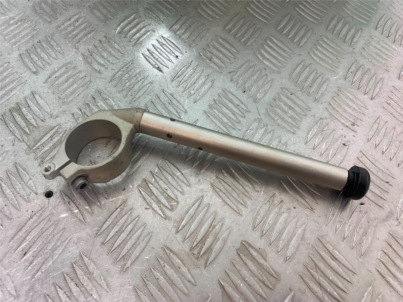 YAMAHA YZF R1 RIGHT HANDLEBAR  YEAR 2004-2006 (CMB1155)