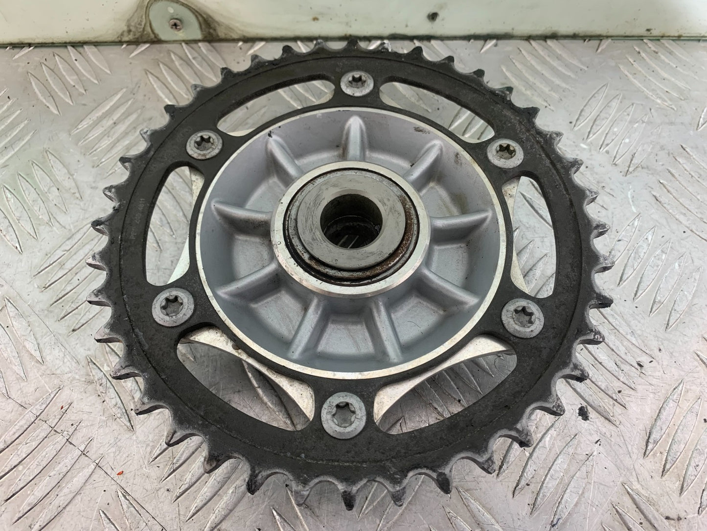 KTM 690 DUKE R LC4 REAR SPROCKET CARRIER YEAR 2012-2015  (CMB1180)