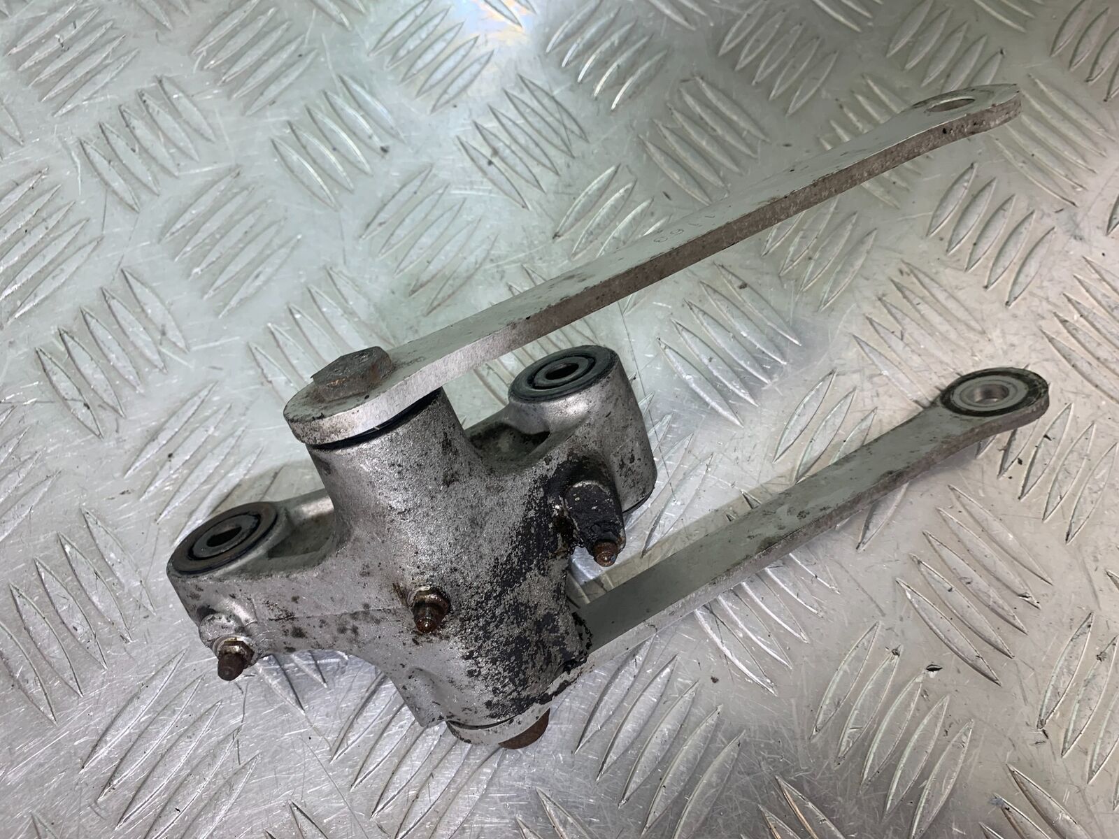 KAWASAKI ZX6R ZX6 J REAR SHOCK LINKAGE  YEAR 2000 (CMB1129)