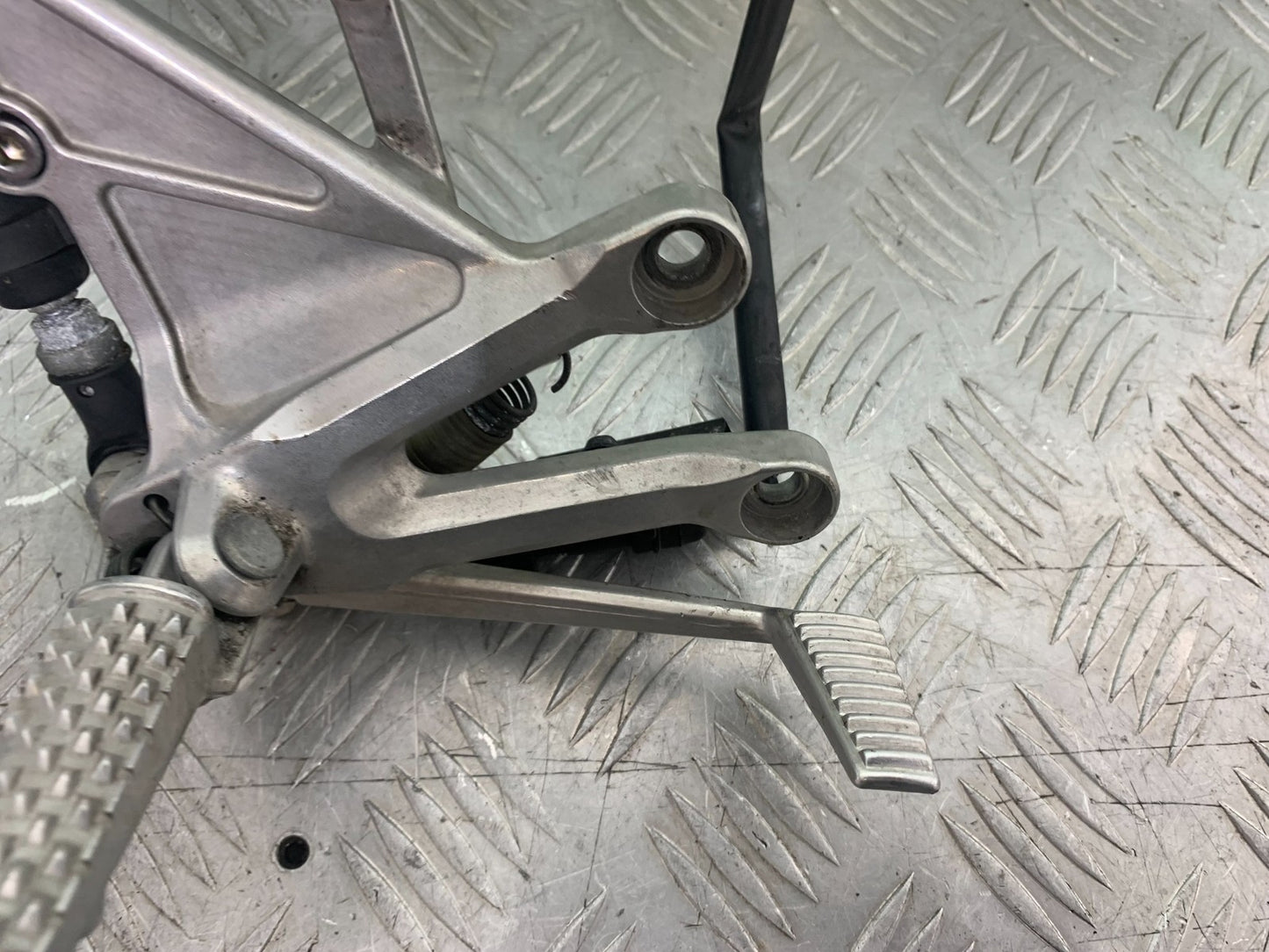 HONDA CBR1000 rr FIREBLADE FRONT RIGHT HANGER   YEAR 2006 (CMB1220)