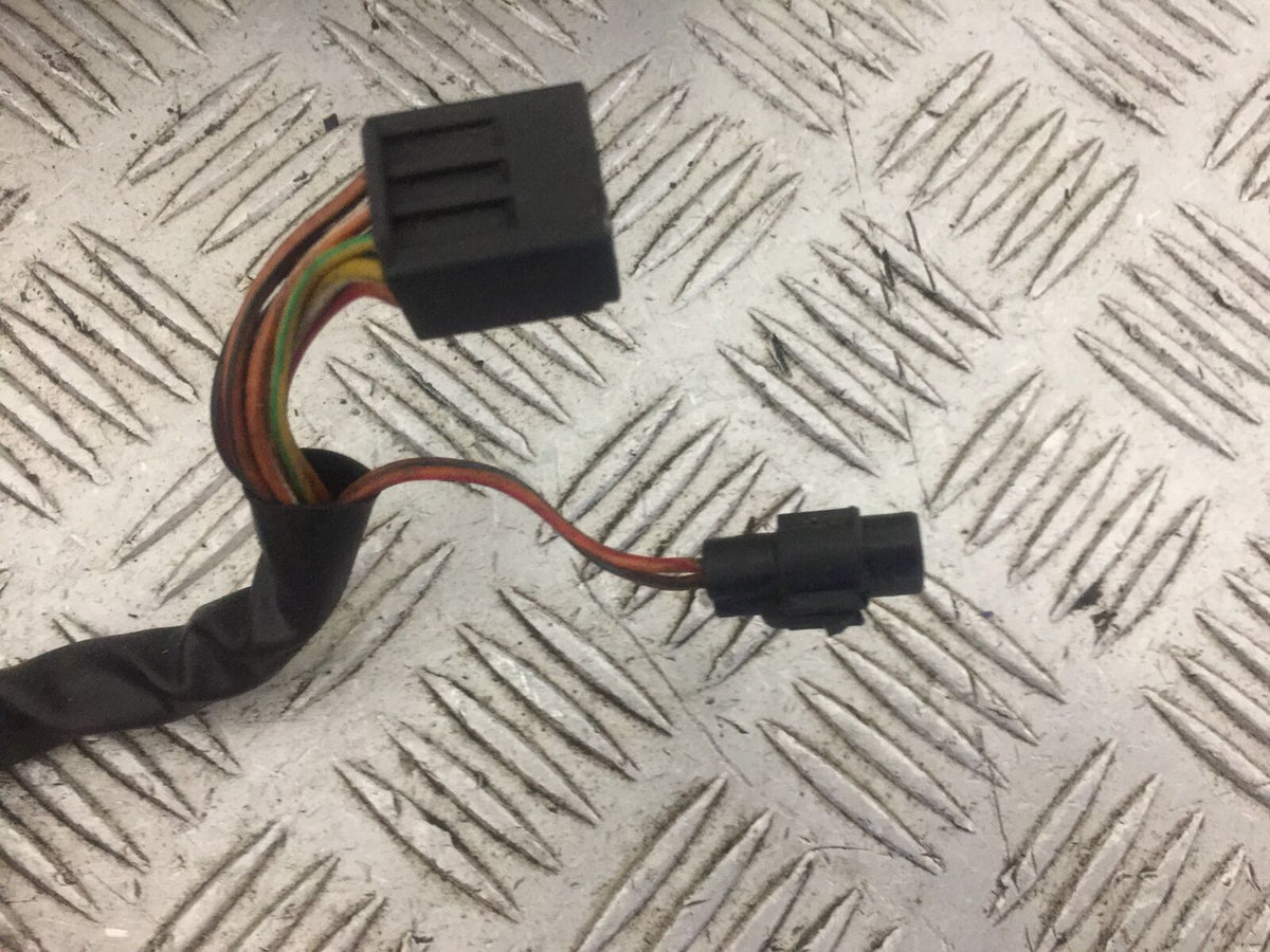 SUZUKI GSXR 600 L1-L8 RIGHT SWITCH GEAR   YEAR 2011-2017 (STOCK 728)