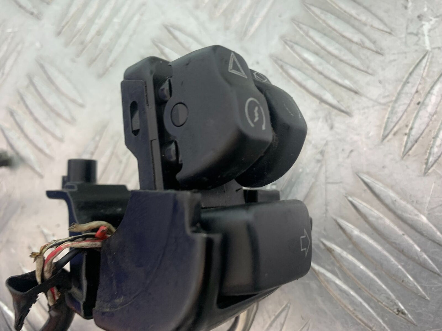 HARLEY DAVIDSON XL883 N IROD RIGHT SWITCH GEAR (DAMAGED) YEAR 2020  (CMB1116)