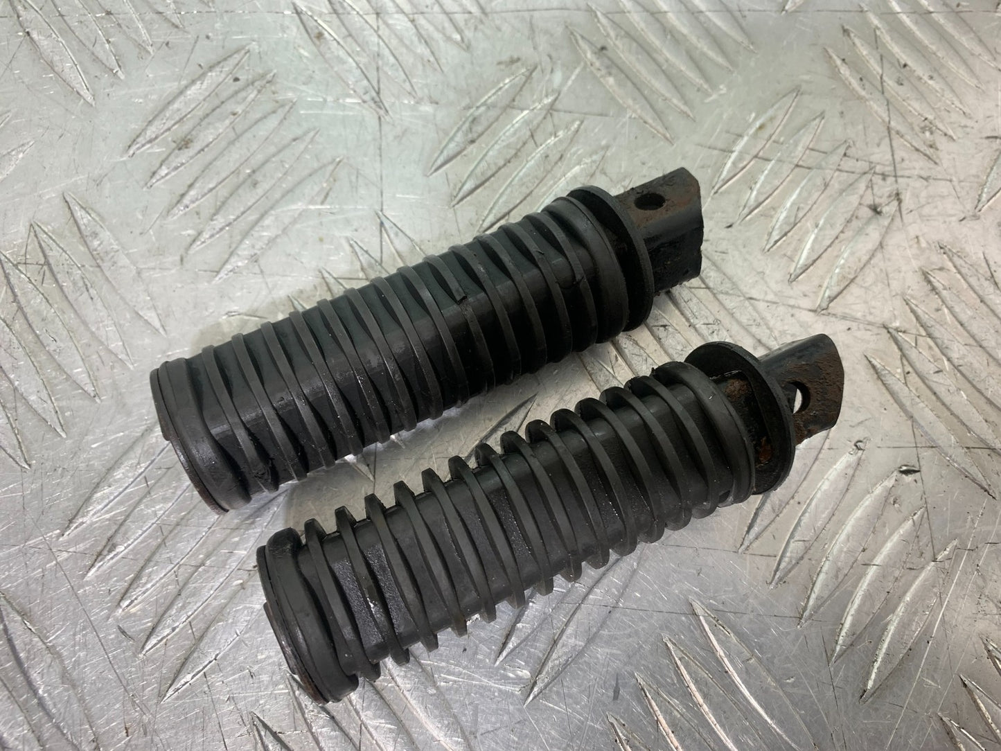 HONDA VT750 SHADOW REAR FOOTPEGS   YEAR 2003-2004 (CMB1265)