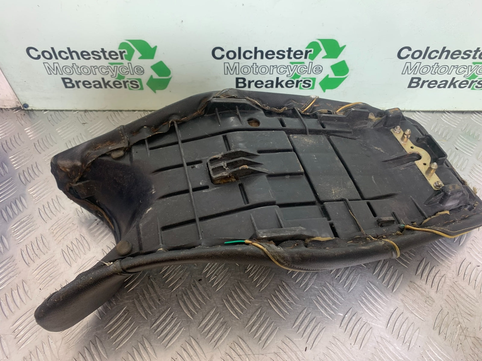 KAWASAKI ZZR1100 D SEAT    YEAR 1993-2001 (CMB1164)