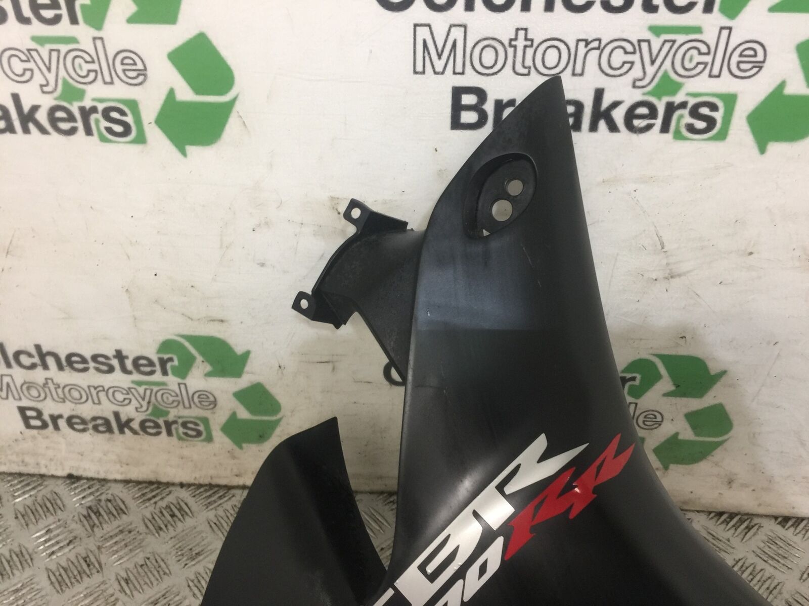 HONDA CBR600 CBR 600 RR RIGHT MIDDLE FAIRING PANEL  YEAR 2009-2012 (STOCK 804)