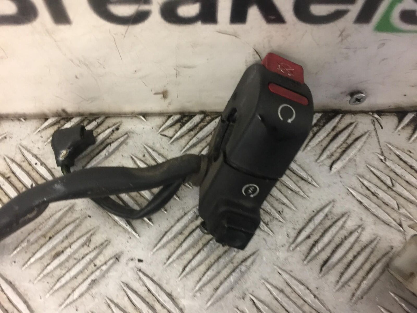 HONDA XL125 VARADERO RIGHT SWITCH GEAR  YEAR 2004 STOCK NO 422
