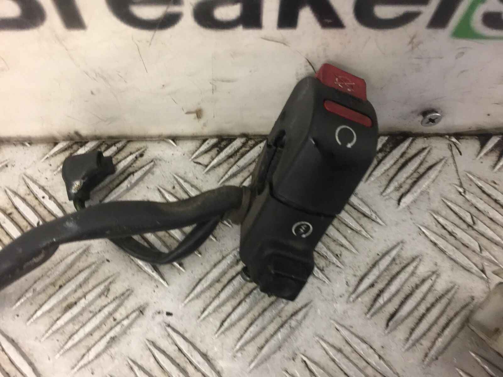 HONDA XL125 VARADERO RIGHT SWITCH GEAR  YEAR 2004 STOCK NO 422
